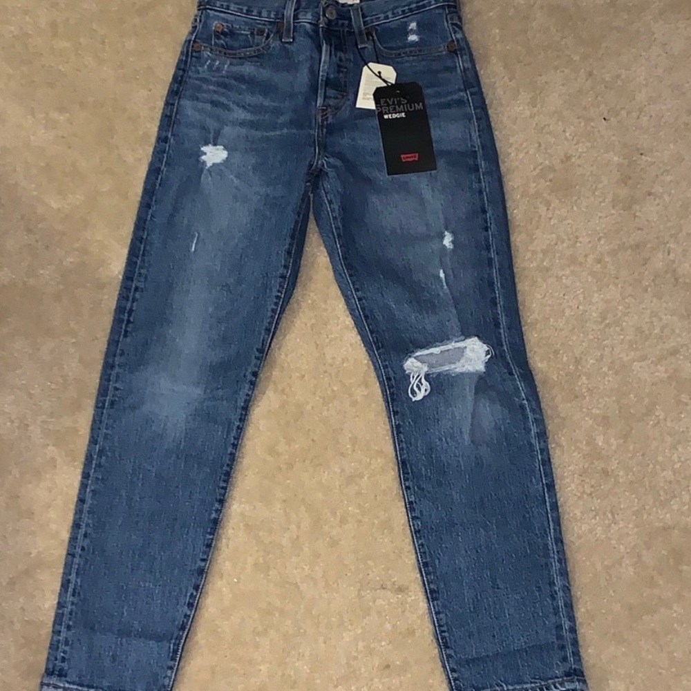 LEVI’S Premium Wedgie Fit Women’s Jeans